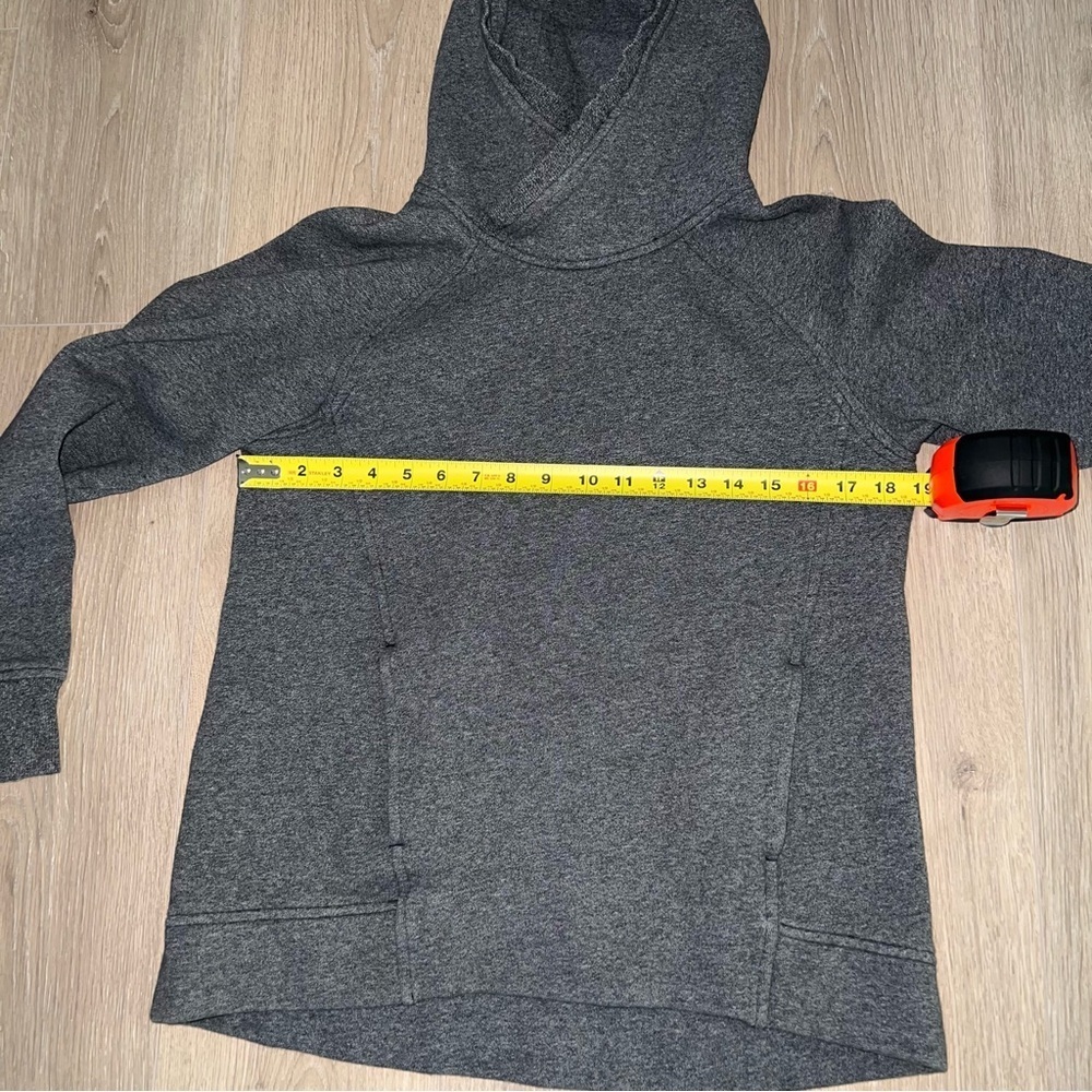Lululemon Women's Gray Pullover 
Hooded Active Run Yoga Gym Sweatshirt 
Size 6 - Picture 4 of 6